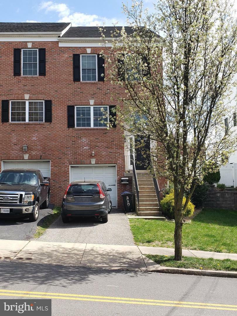 Property Photo:  319 Fountain Street  PA 19128 