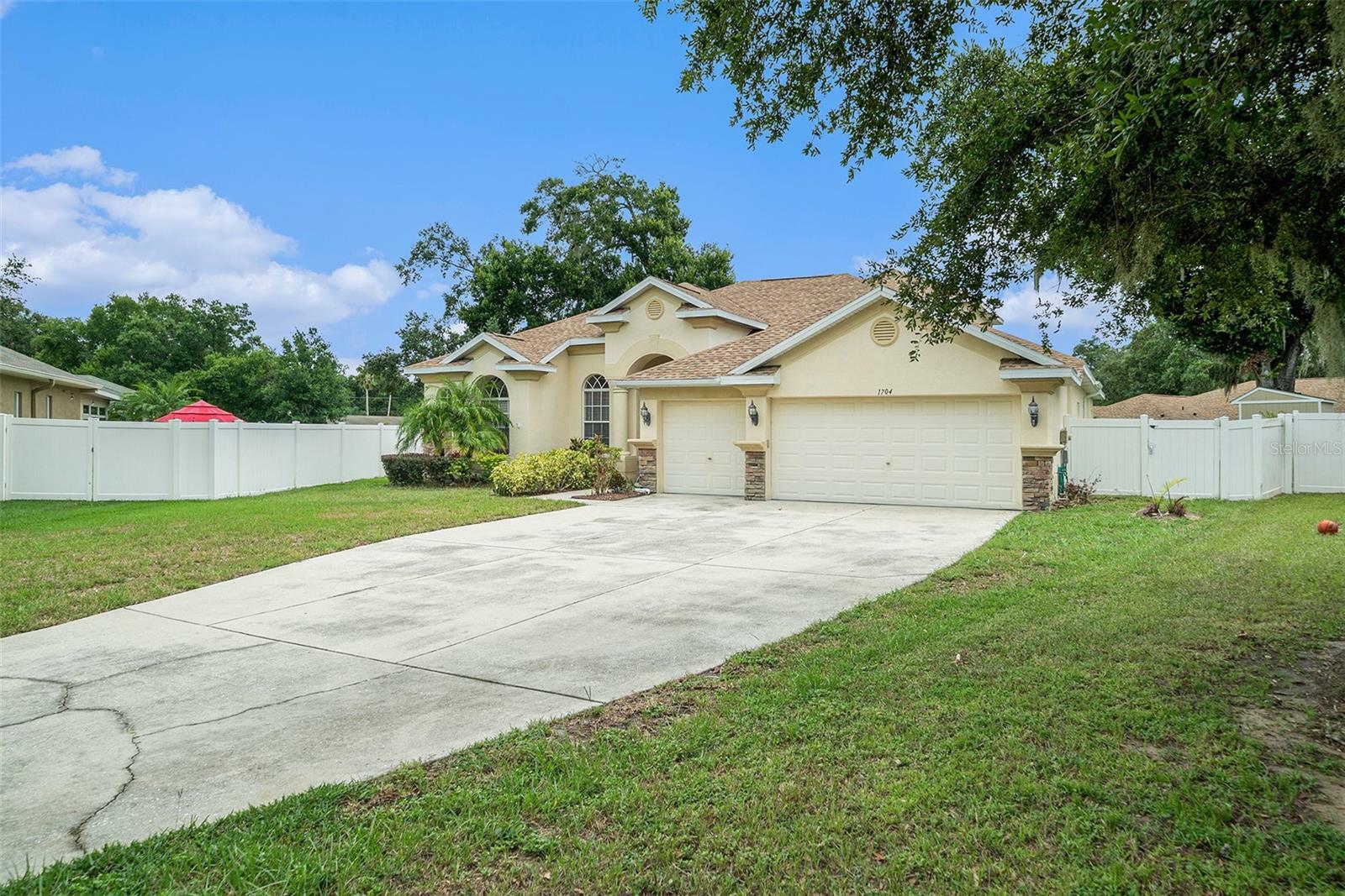 Property Photo:  1704 Cresswell Manor Court  FL 33527 