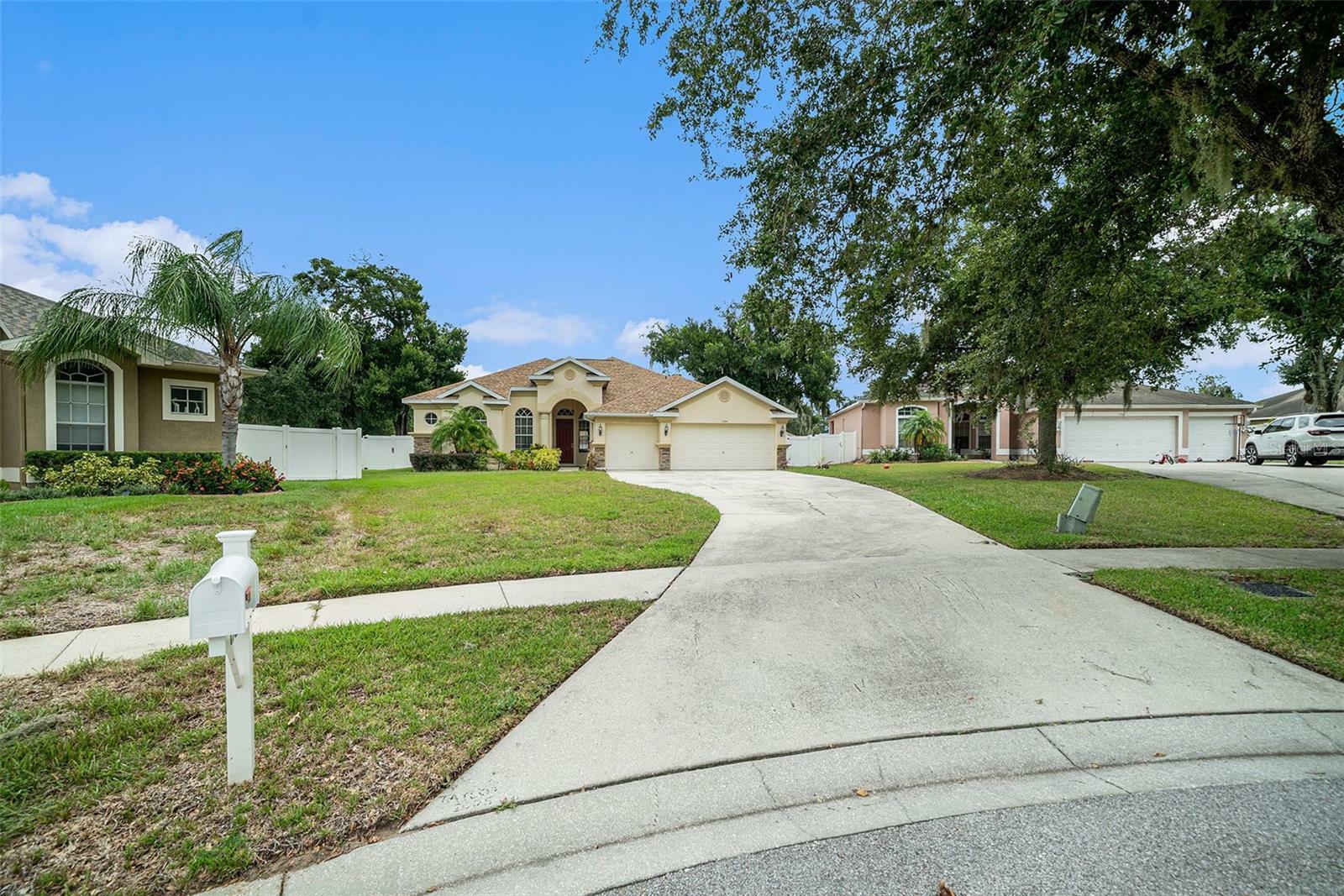 Property Photo:  1704 Cresswell Manor Court  FL 33527 