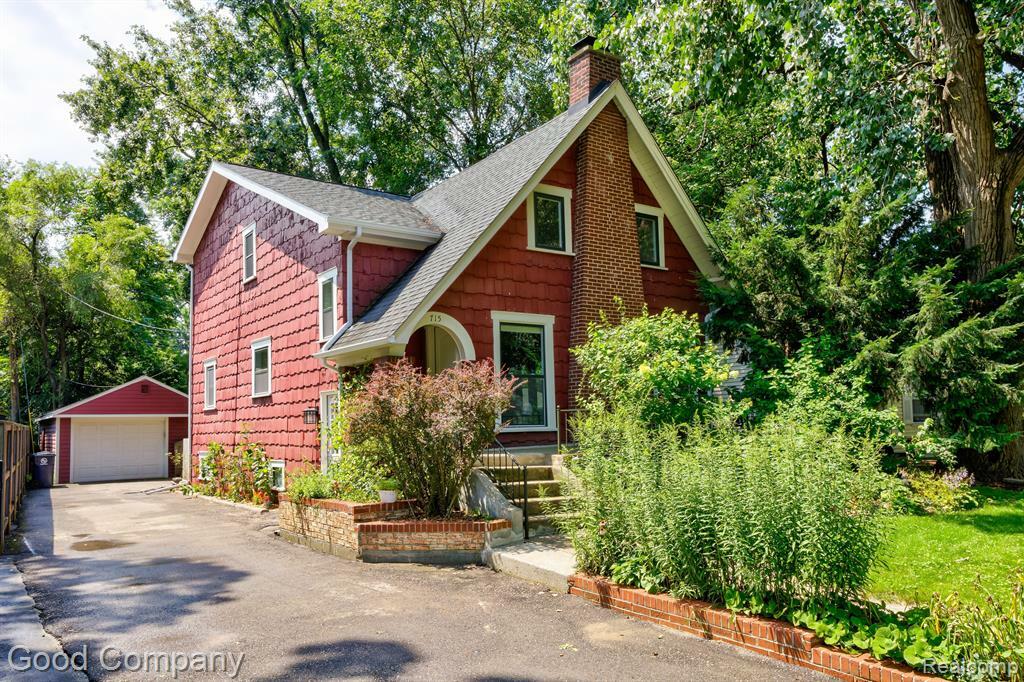 Property Photo:  715 Catalpa Drive  MI 48067 1253 