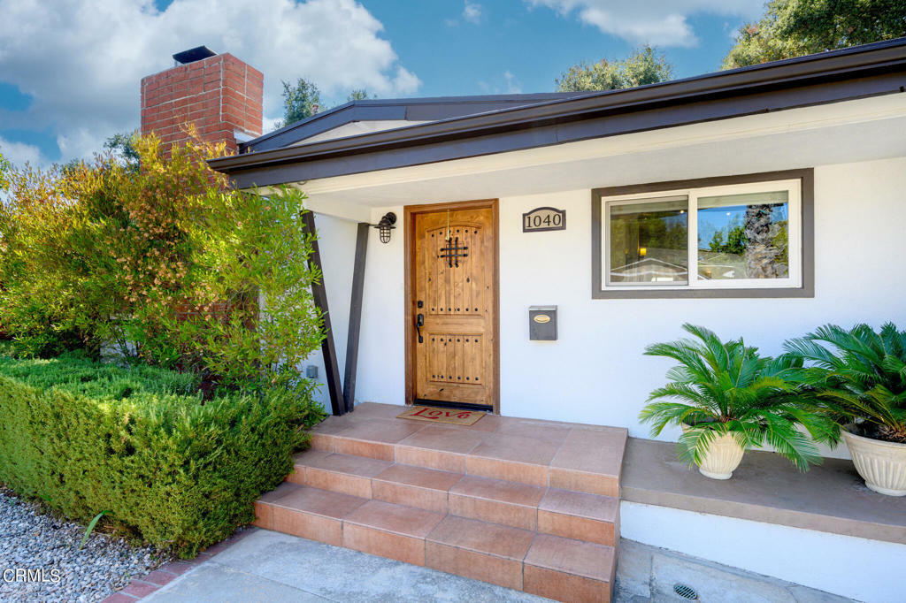 Property Photo:  1040 Dolorita Avenue  CA 91208 