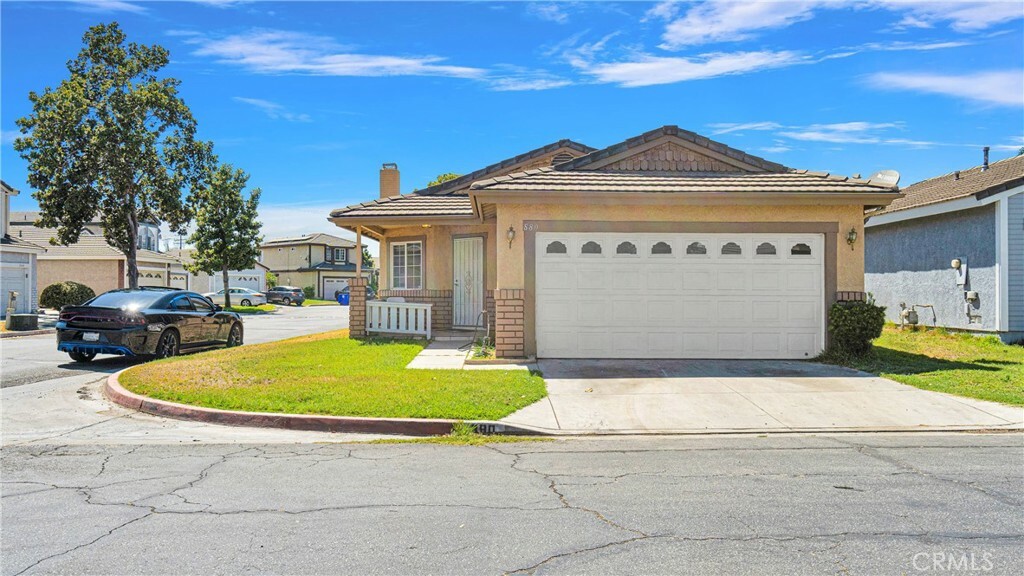 Property Photo: 880 S Rexford Street CA 92376