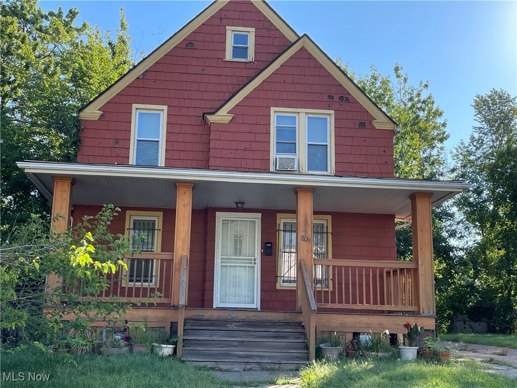 Property Photo: 809 E 155th Street OH 44110