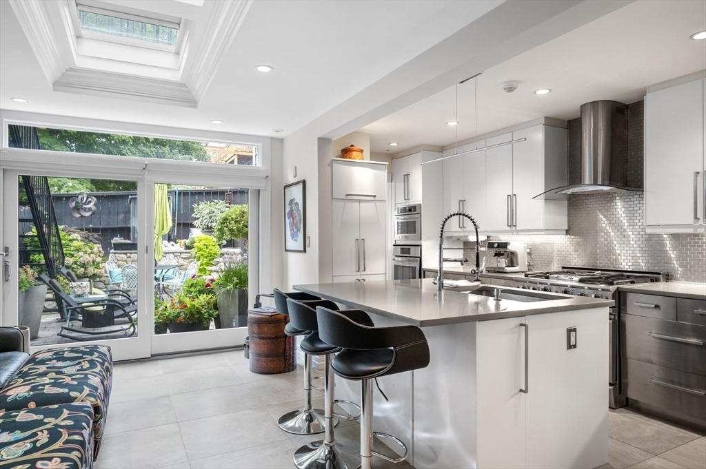 Property Photo: 34 Beacon St 1 MA 02150