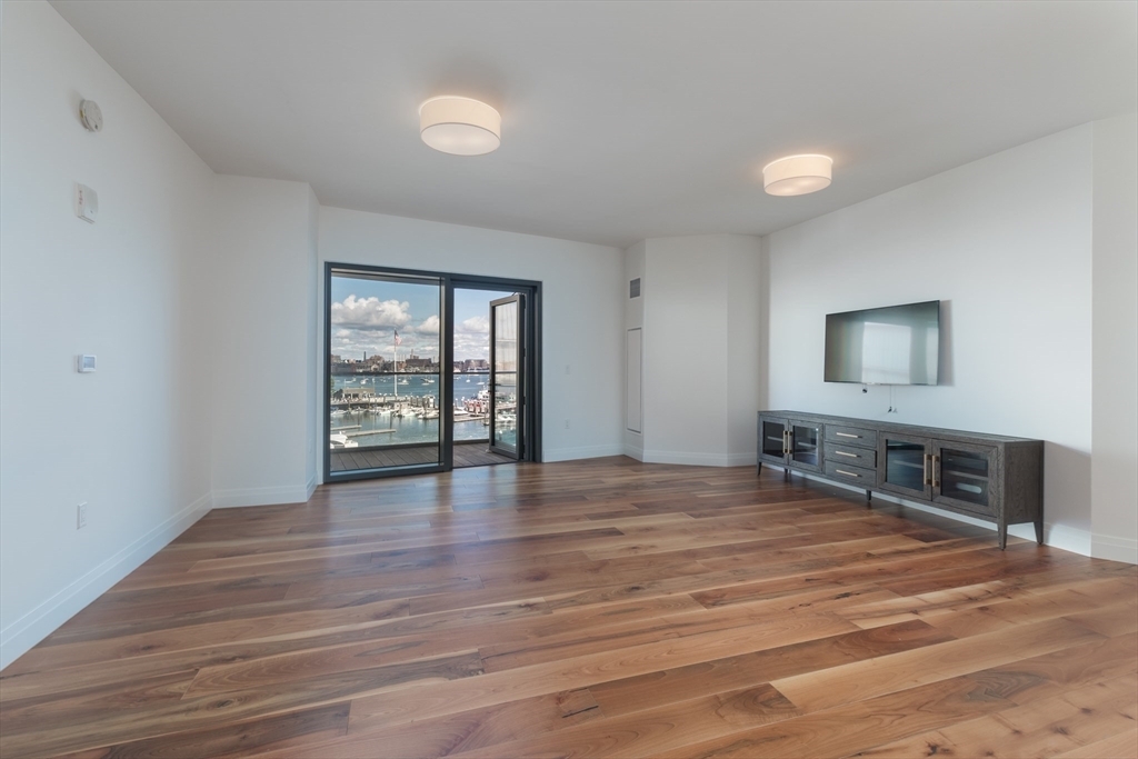 Property Photo:  300 Pier 4 Blvd H5  MA 02210 