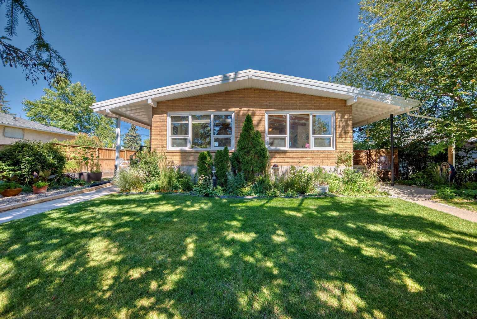 1336 / 1338 Rosehill Drive NW  Calgary AB T2K 1M4 photo