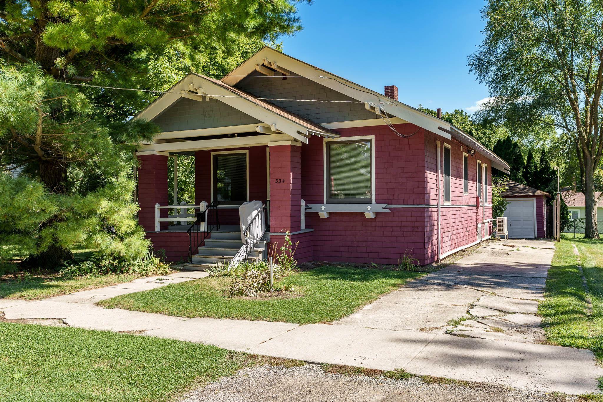 Property Photo:  334 W Perry Street  IL 61008 