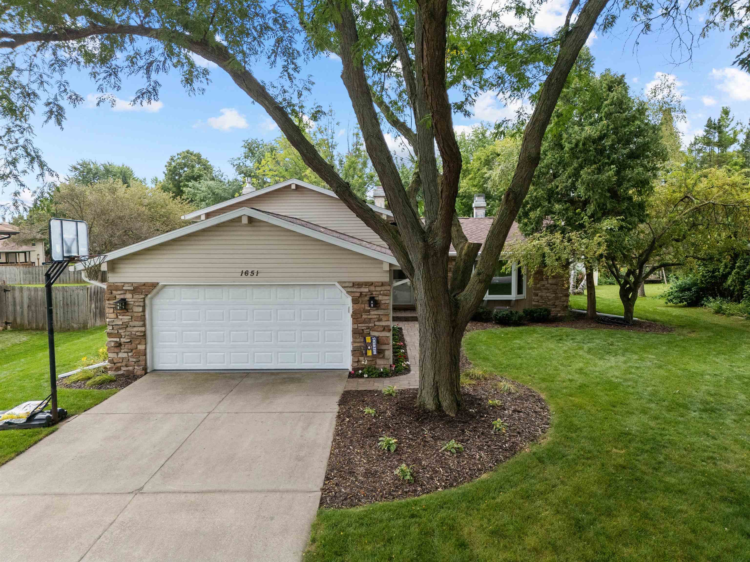 Property Photo:  1651 Oakview Drive  WI 54956 