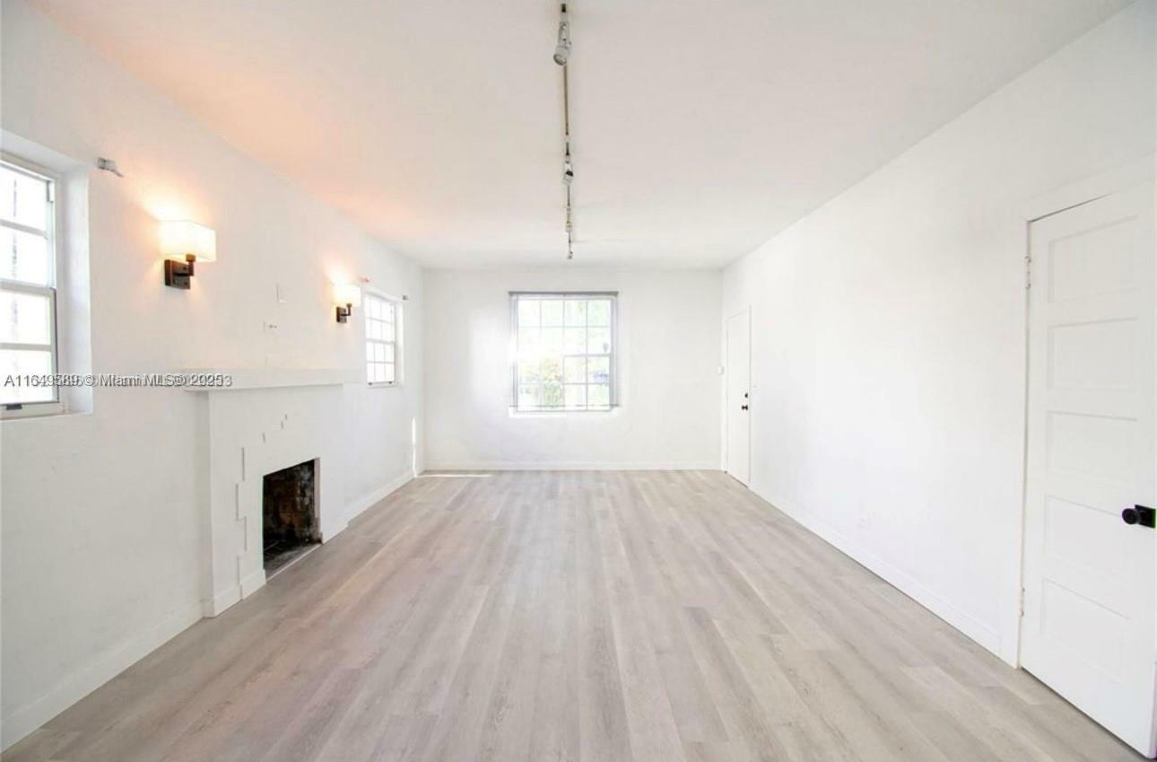 Property Photo: 3310 S Le Jeune Rd FL 33134