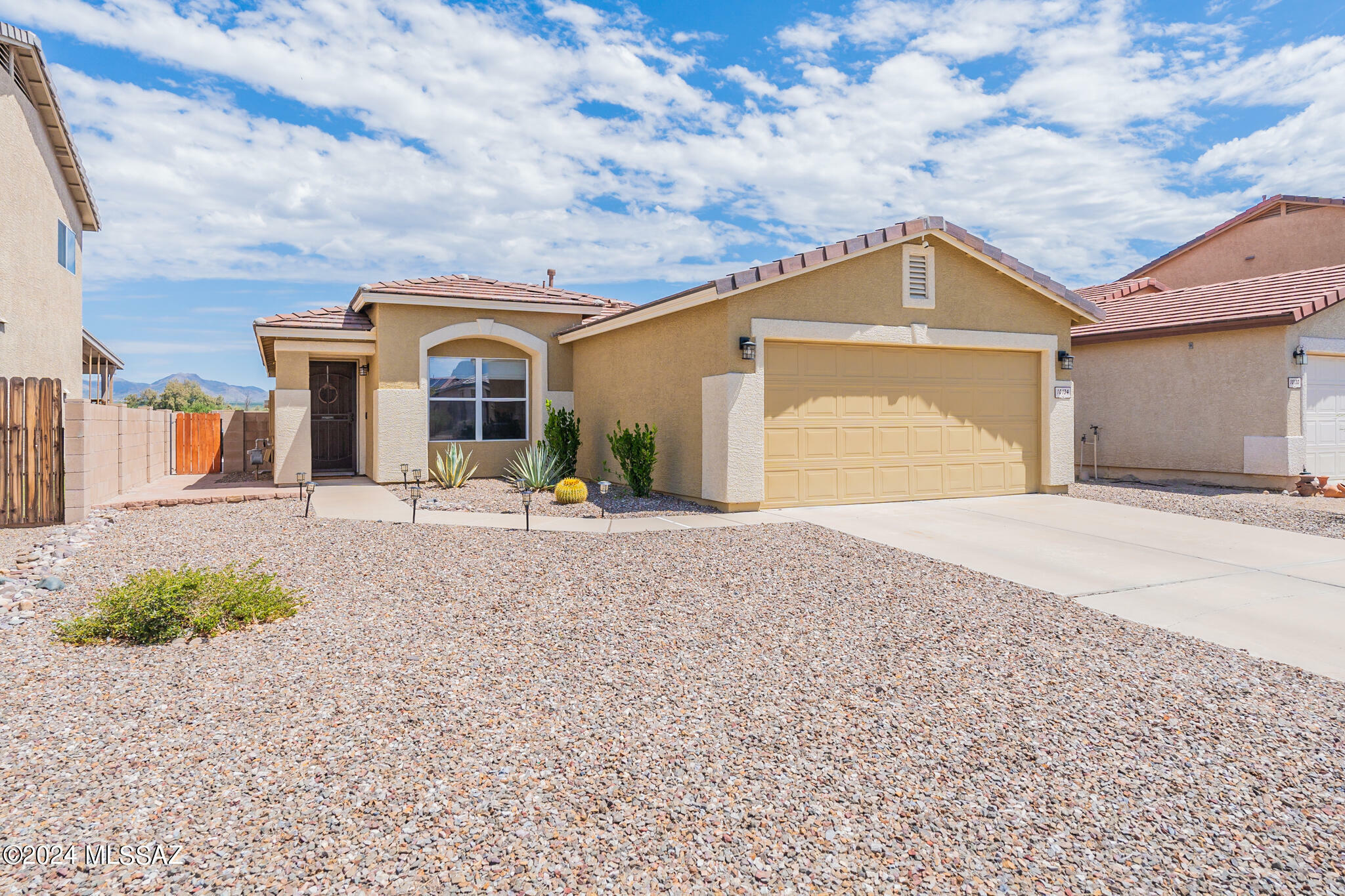 Property Photo:  10134 N Blue Crossing Way  AZ 85743 