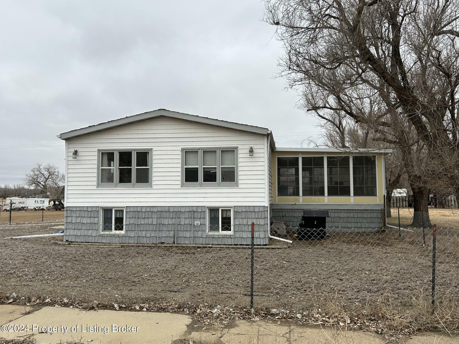 Property Photo:  307 3rd Street SE  ND 58643 