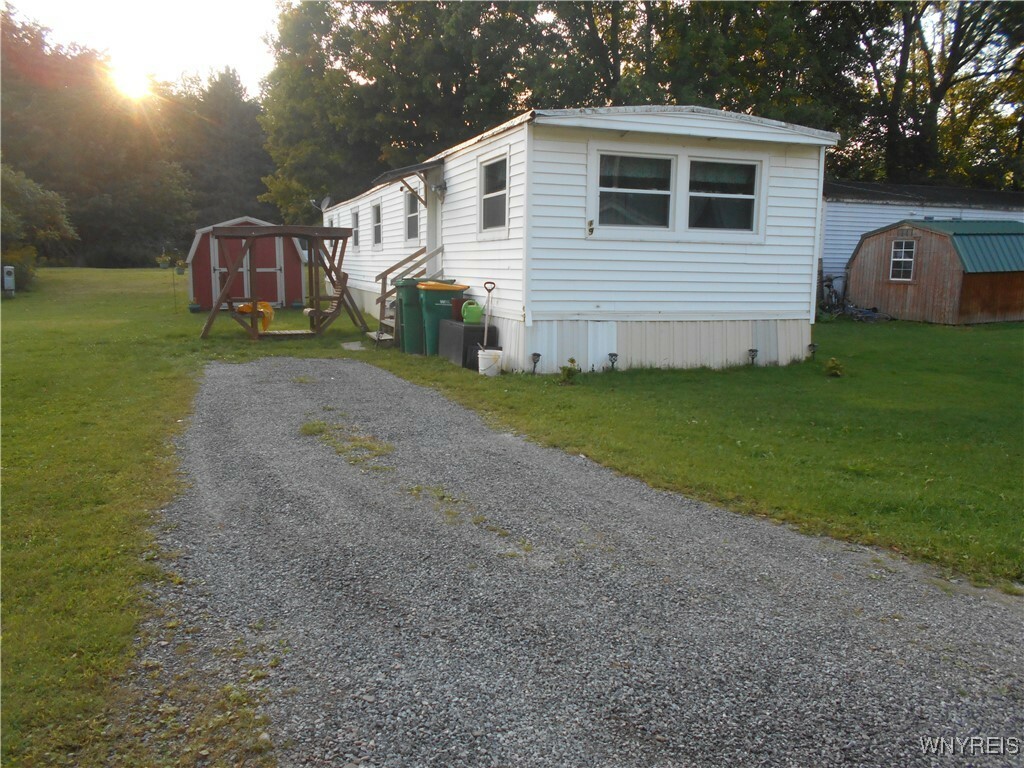 Property Photo:  19 Pioneer Lane  NY 14042 