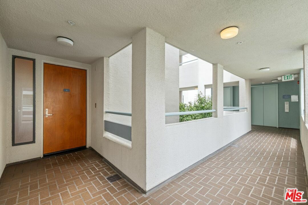 Property Photo:  122   Ocean Park Blvd 411  CA 90405 