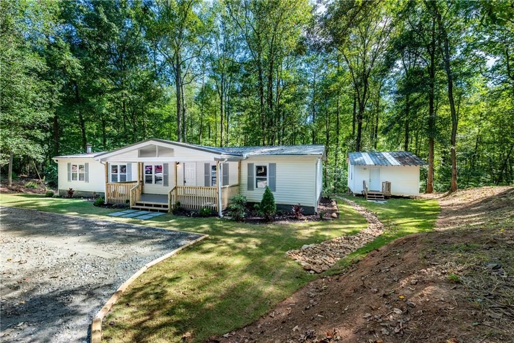 Property Photo: 289 Eagles Nest Trail GA 30107