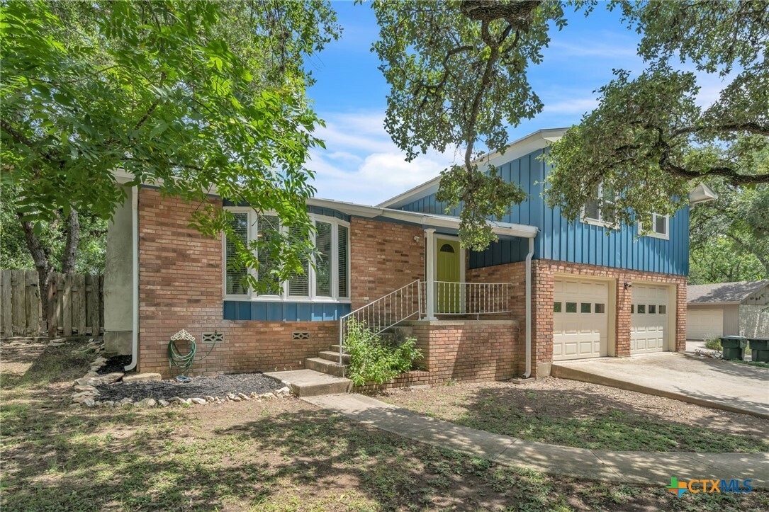 Property Photo:  611 Larue Drive  TX 78666 