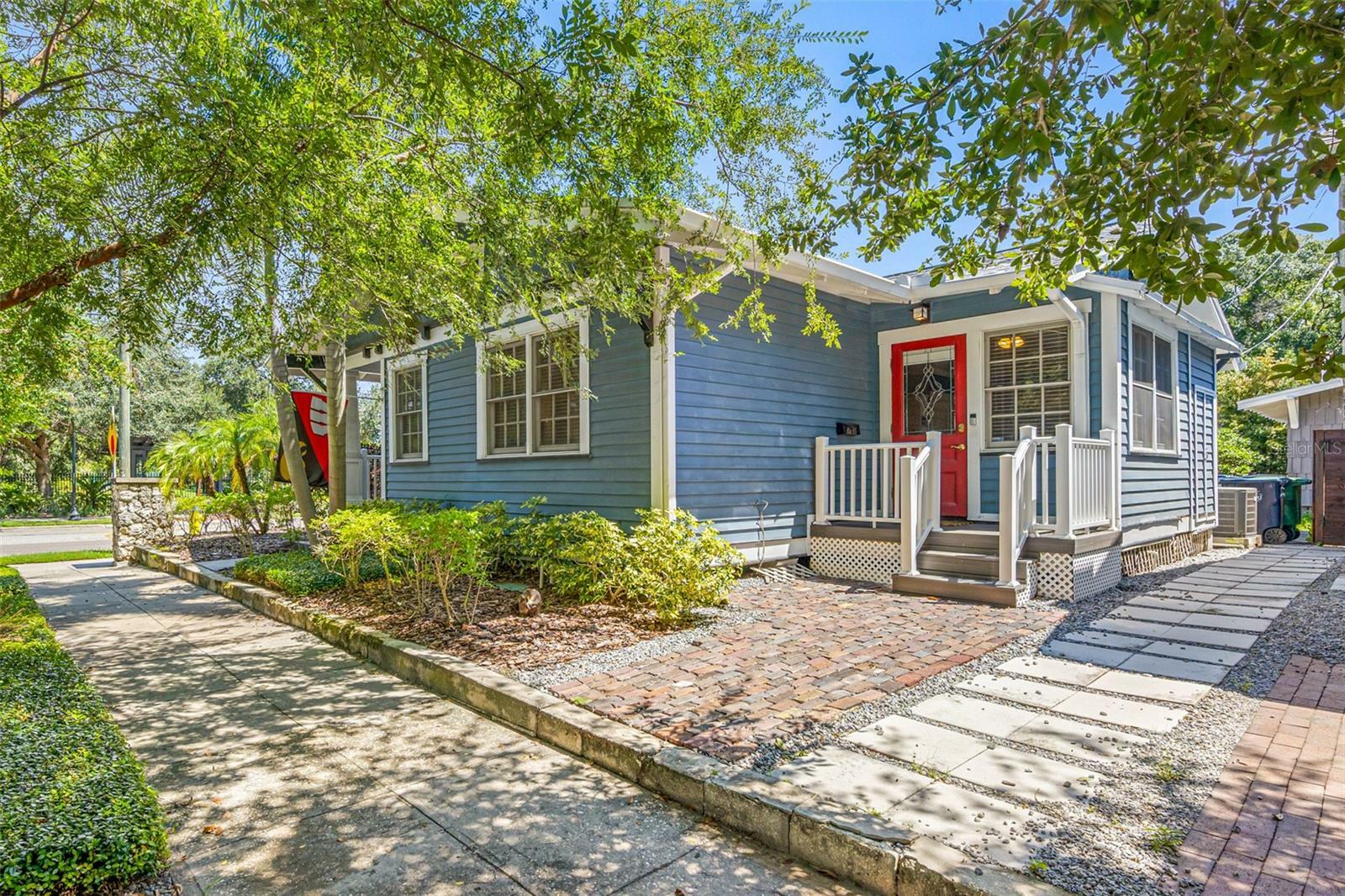 Property Photo:  702 S Packwood Avenue  FL 33606 