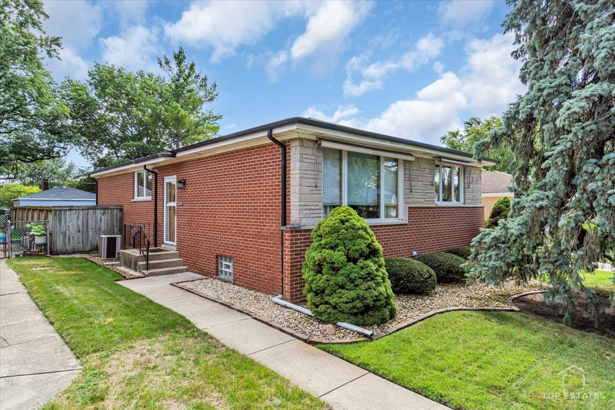 Property Photo: 14831 S Central Park Avenue IL 60445