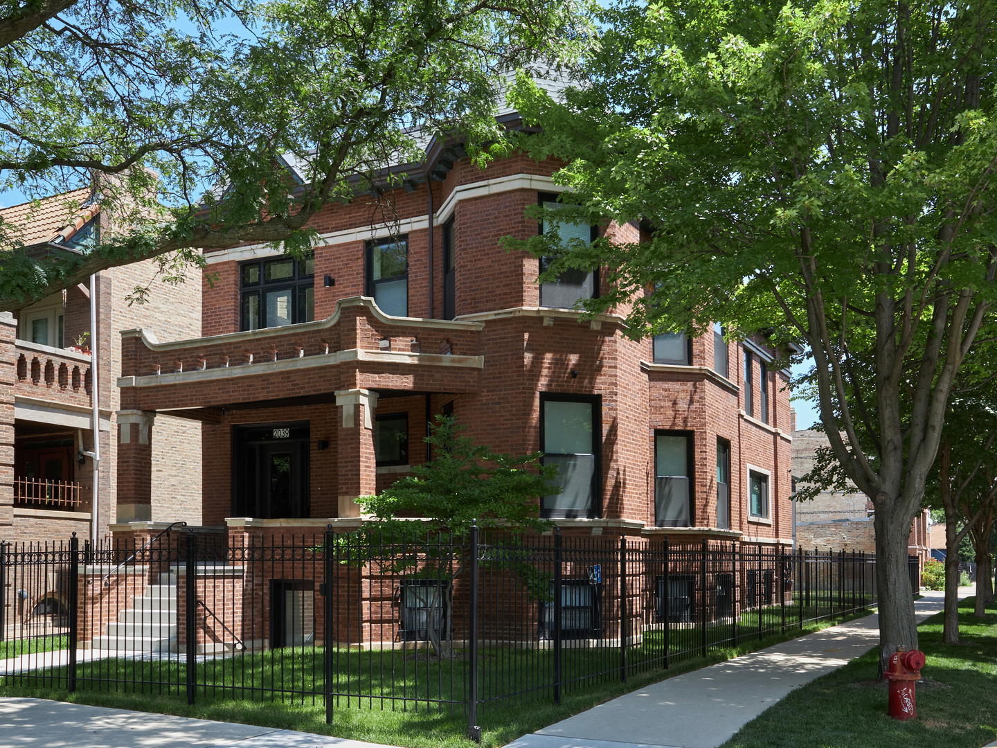 Property Photo:  2039 N Humboldt Boulevard  IL 60647 