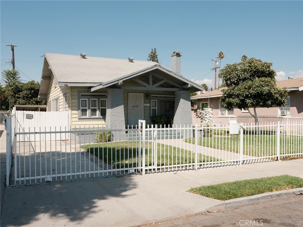 Property Photo: 432 W 14th Street CA 92405