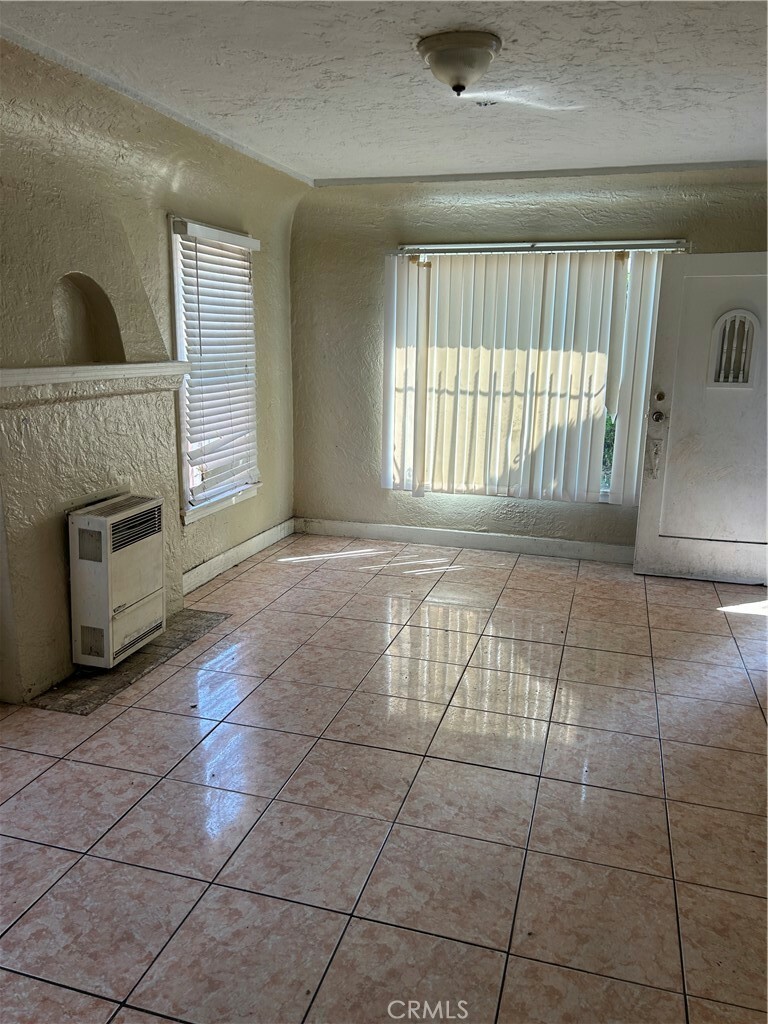 Property Photo:  435 E 84th St  CA 90003 