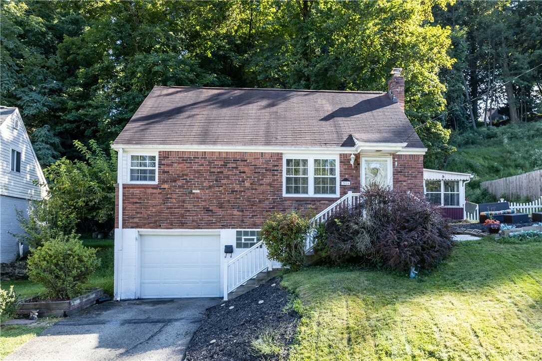 Property Photo:  3016 Blackridge Ave  PA 15235 