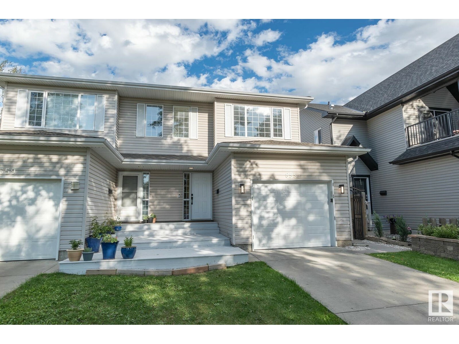 Photo de la propriété:  8557 88 St NW  AB T6C 3J4 