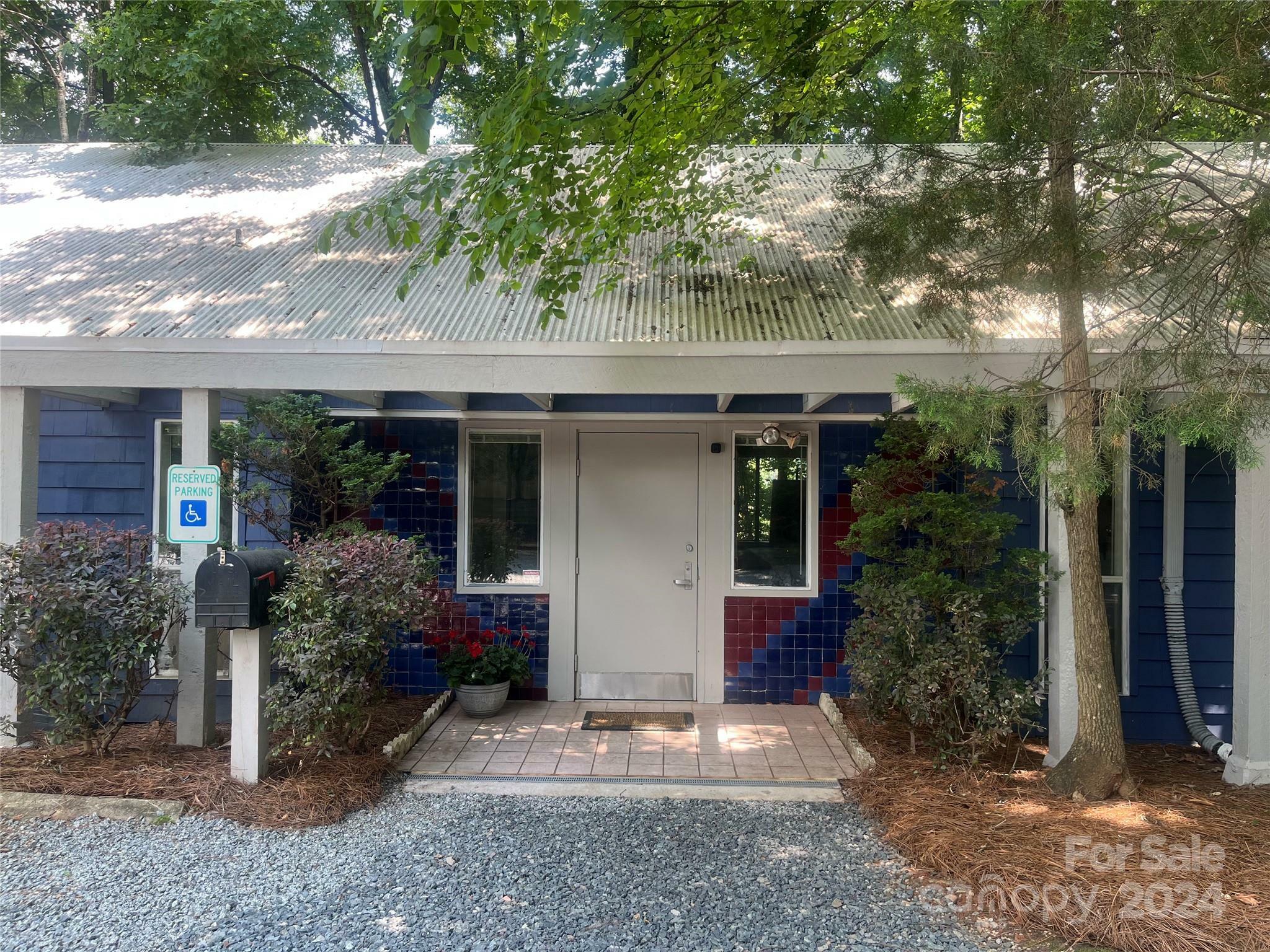 Property Photo:  1346 Hill Road  NC 28210 