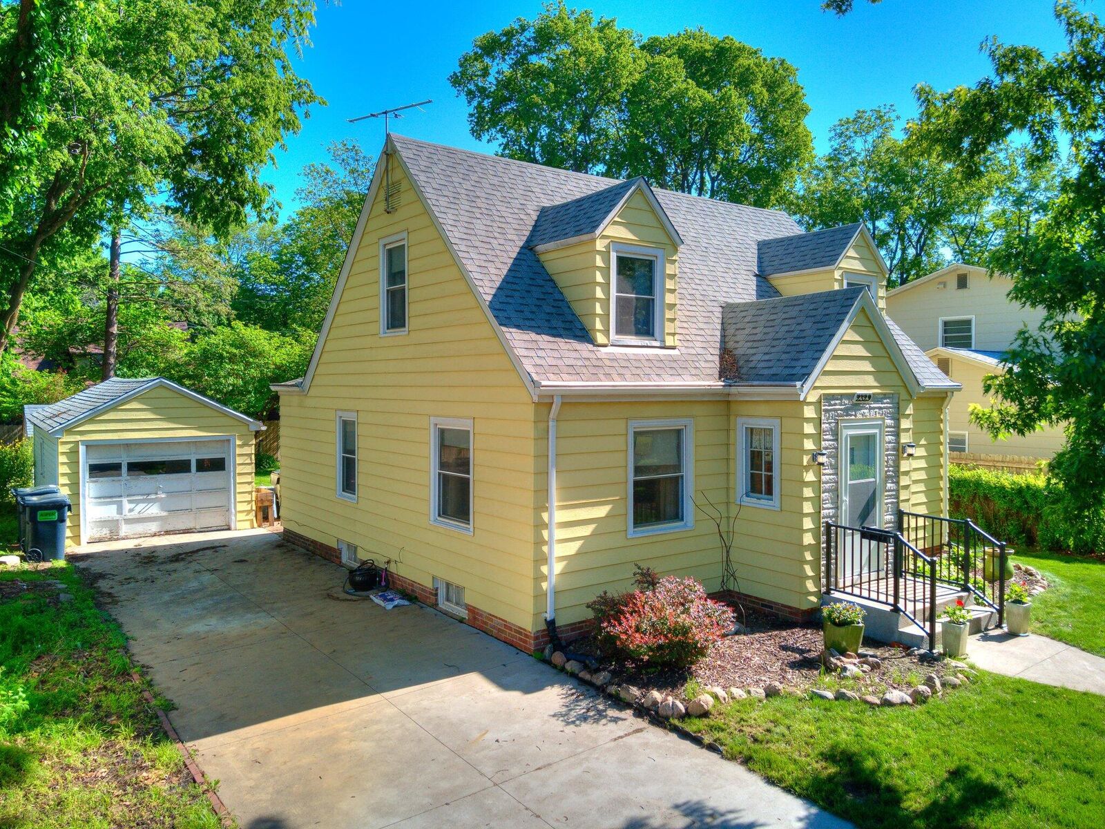 Property Photo: 2329 Storm Street IA 50014