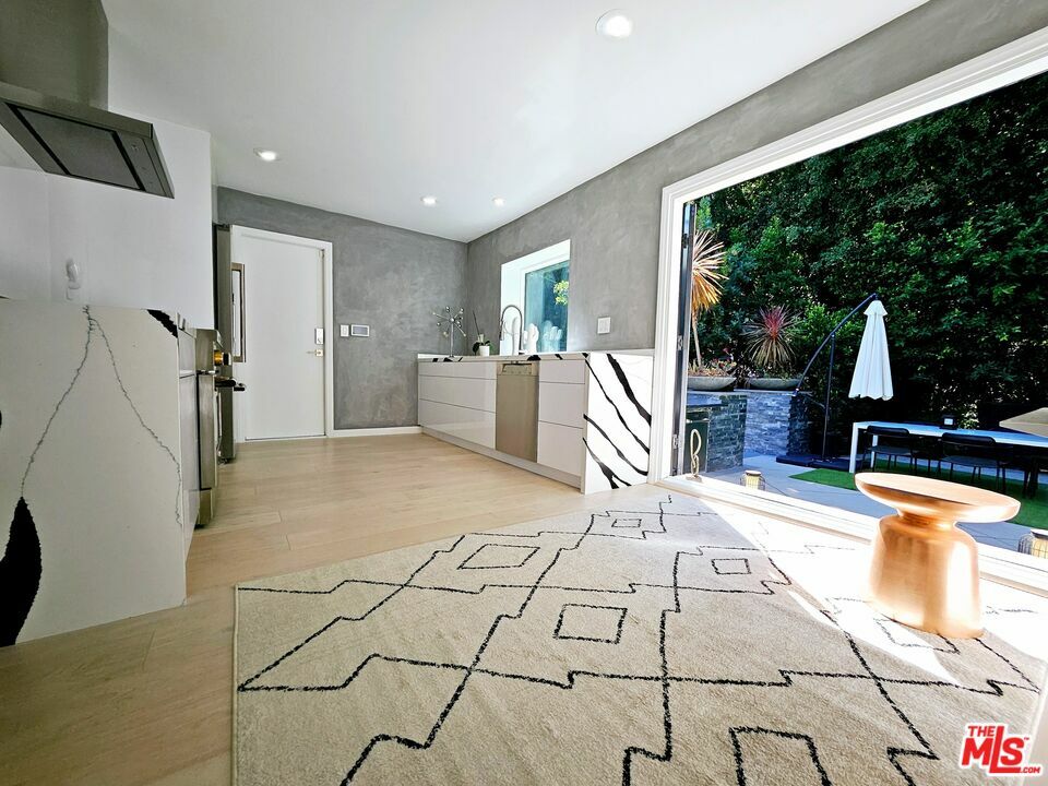 Property Photo:  2903   Nichols Canyon Rd  CA 90046 