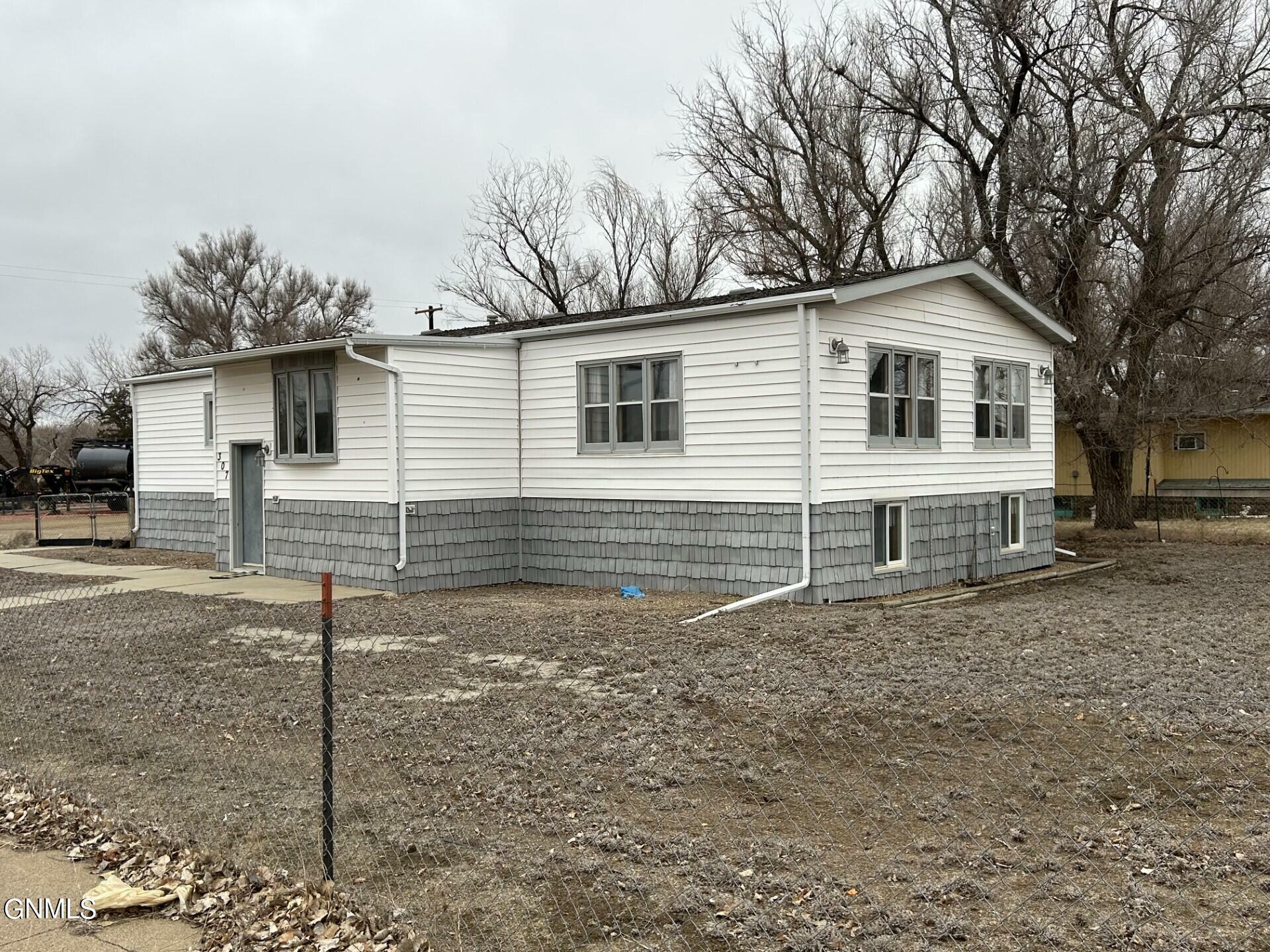 Property Photo:  307 3rd Street SE  ND 58643 