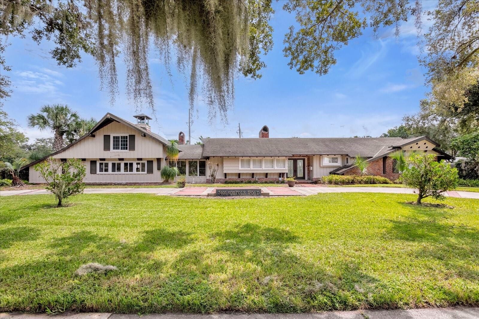 Property Photo: 2401 Norfolk Road FL 32803