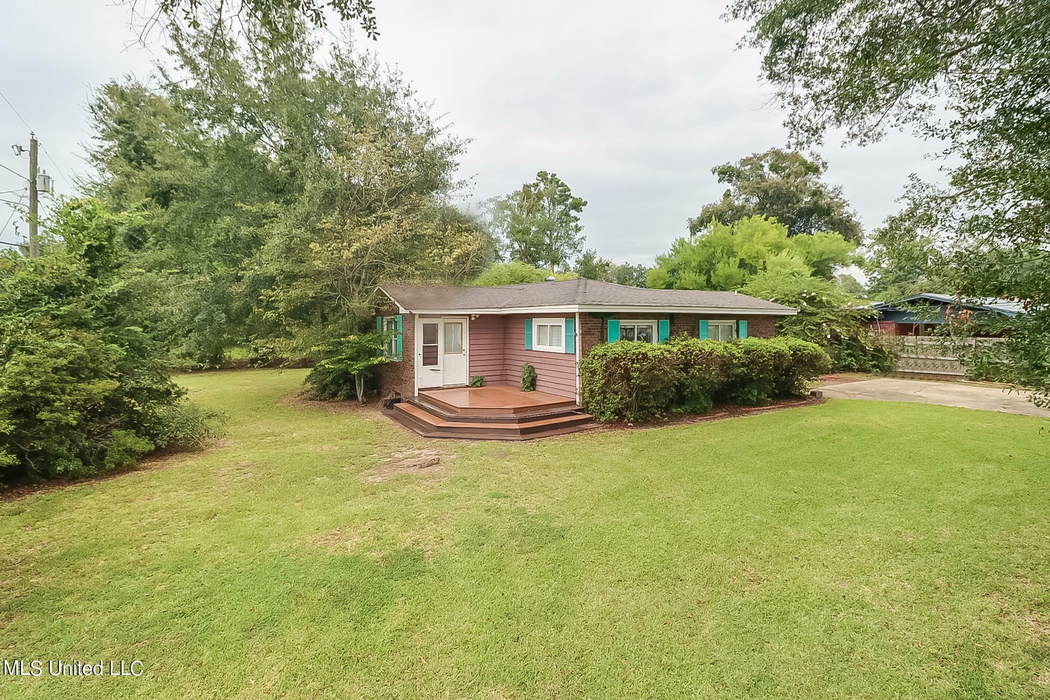 Property Photo:  400 Alexander Road  MS 39560 