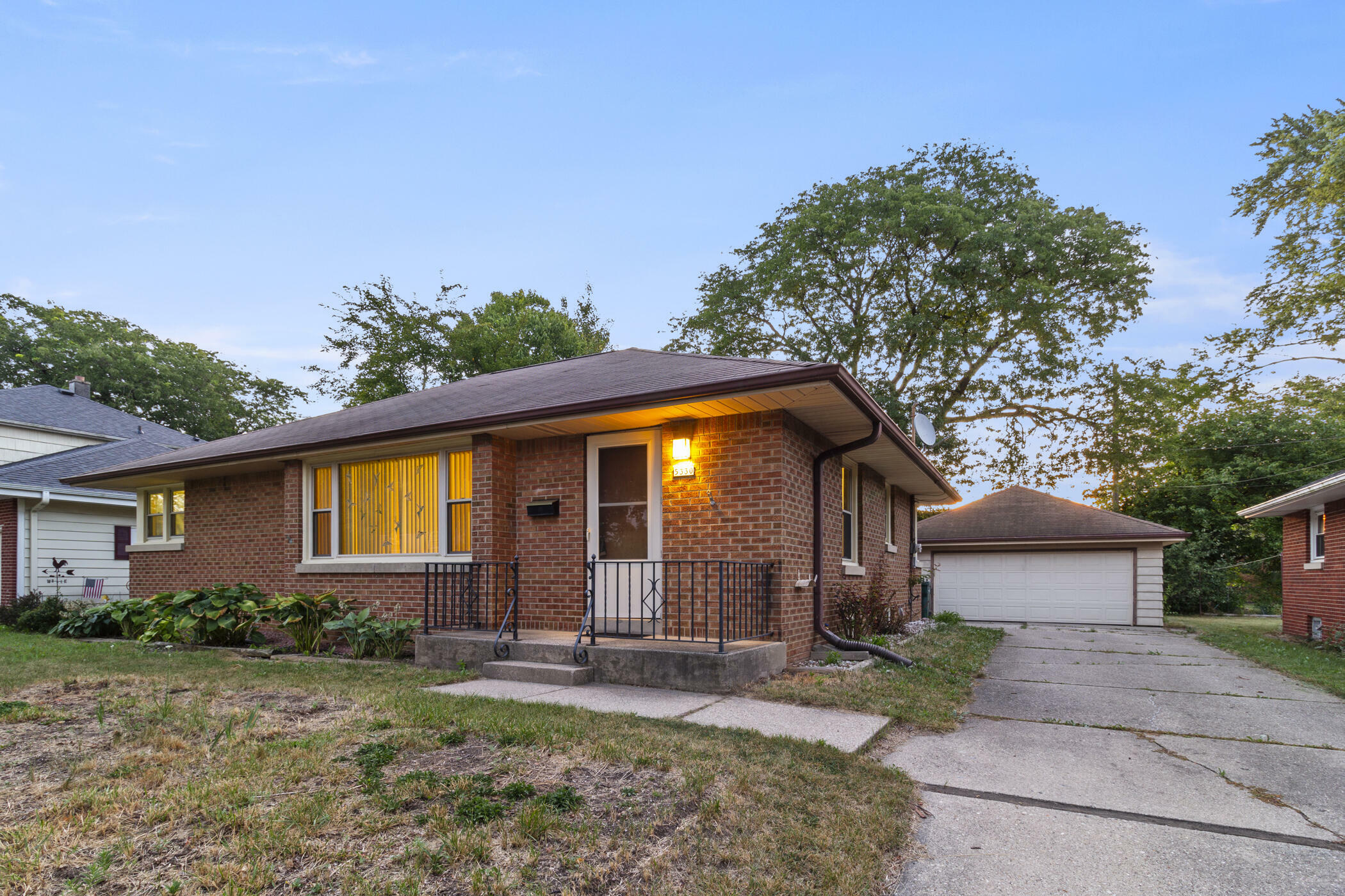 5330 N Navajo Ave  Glendale WI 53217 photo