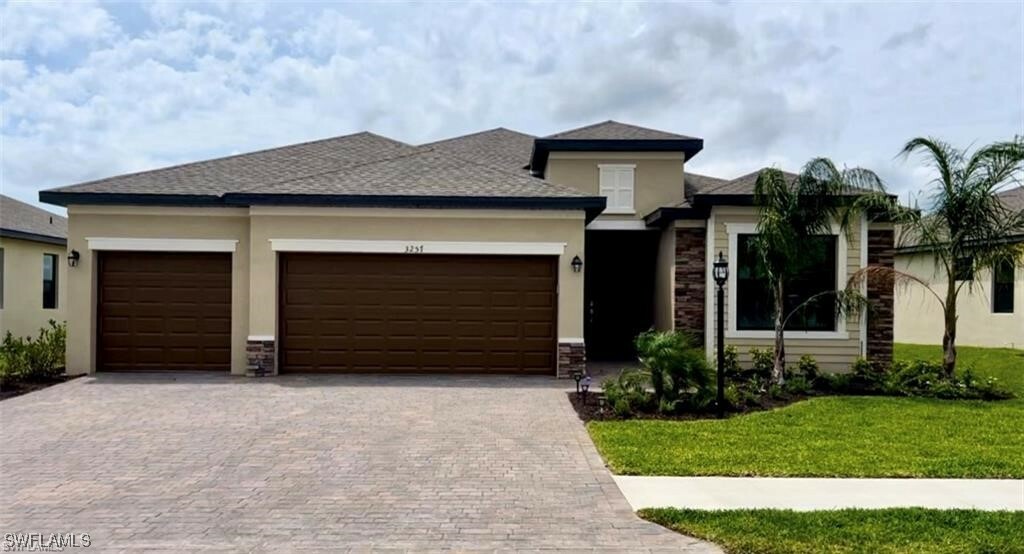 Property Photo:  3257 Altimira Drive  FL 33905 