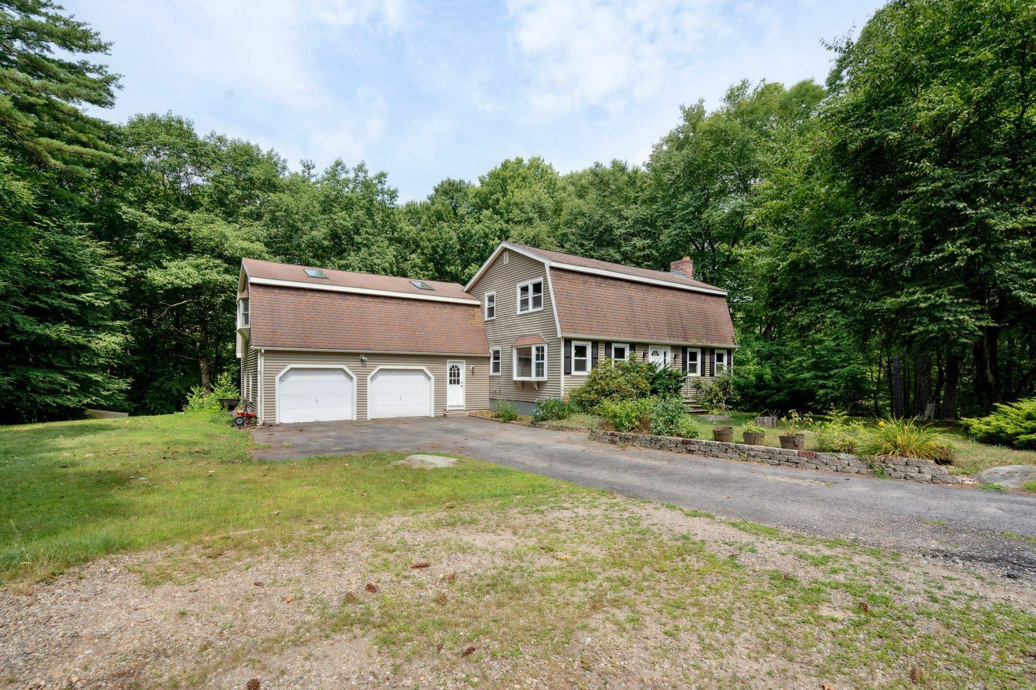 Property Photo:  70 Comstock Drive  NH 03055 