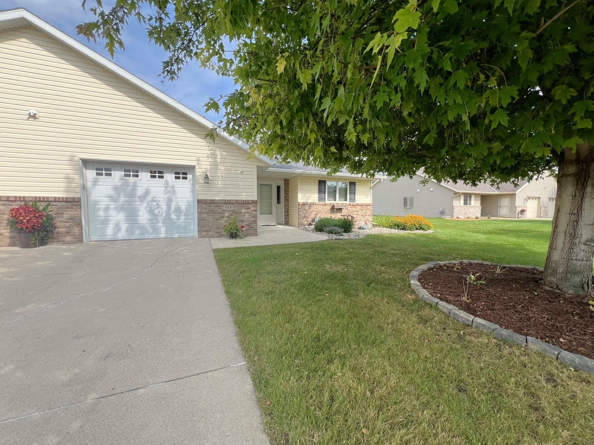 Property Photo:  1606 Upper Trentwood Circle NE  MN 56201 