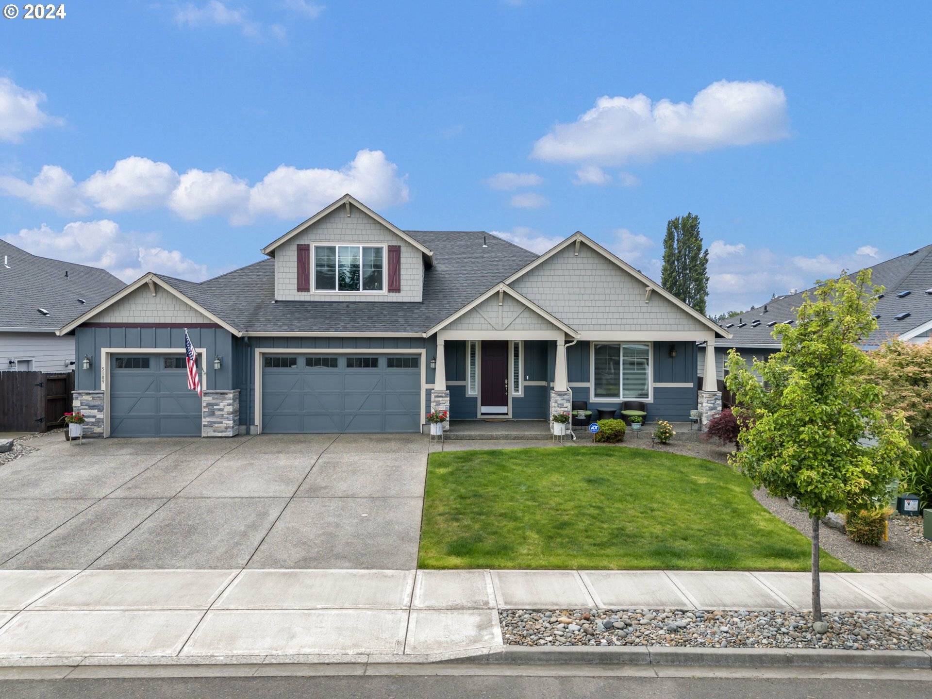 Property Photo:  5109 NE 142nd St  WA 98686 