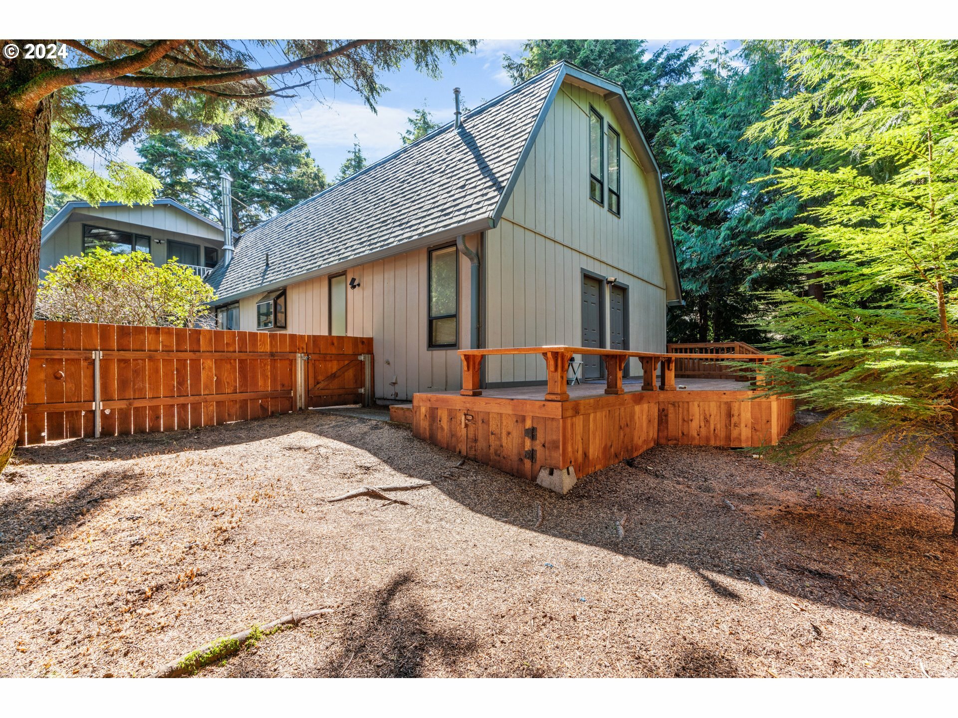 Property Photo: 315 Seagrove Loop OR 97367