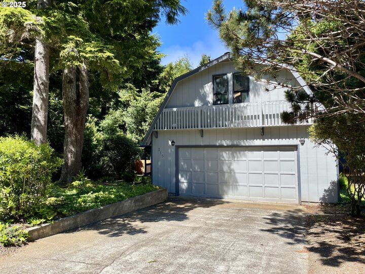 Property Photo:  315 Seagrove Loop  OR 97367 