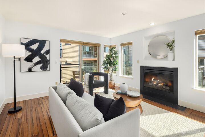 Property Photo:  1550 Eastlake Avenue E 506  WA 98102 