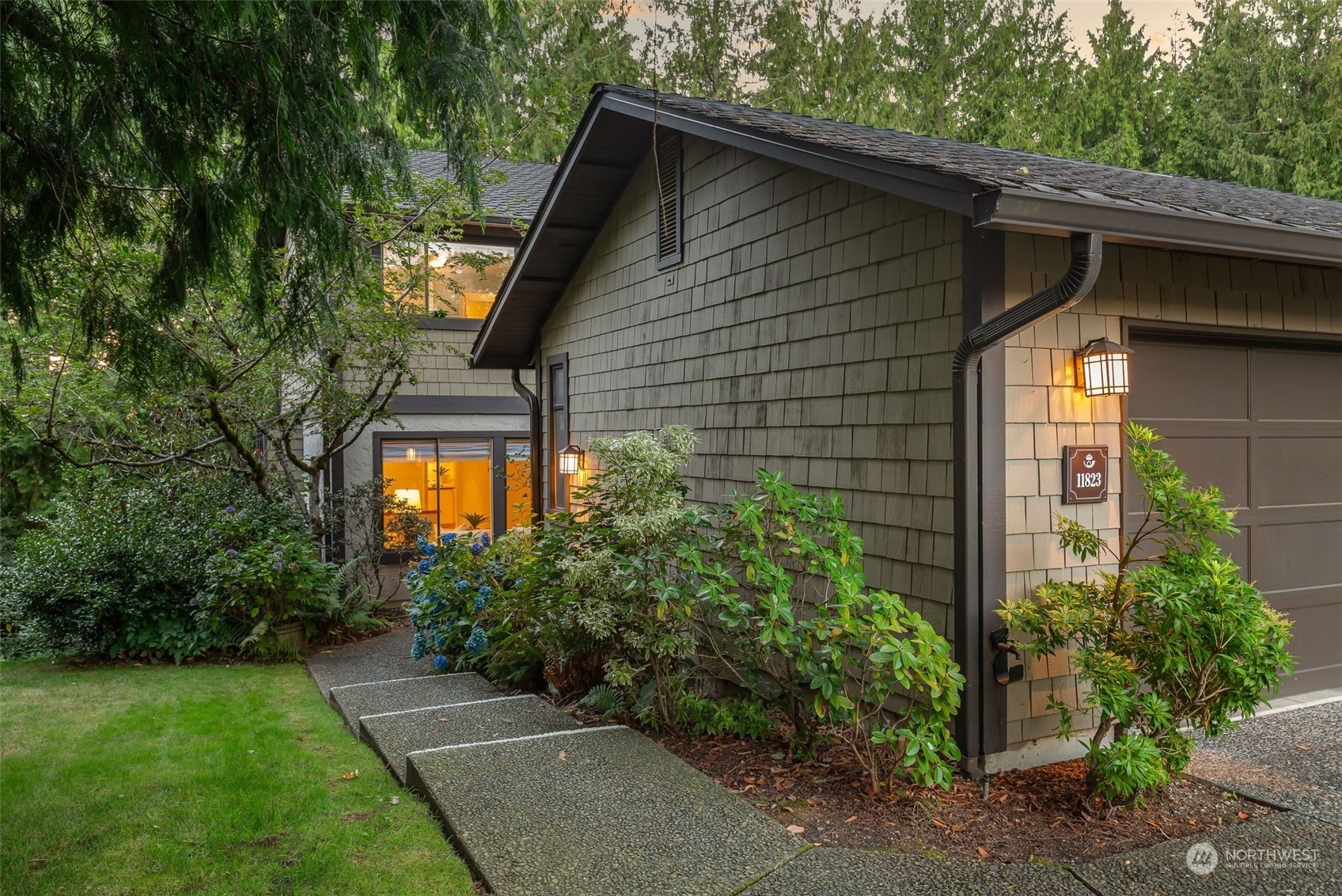 Property Photo:  11823 Stendall Drive N  WA 98133 