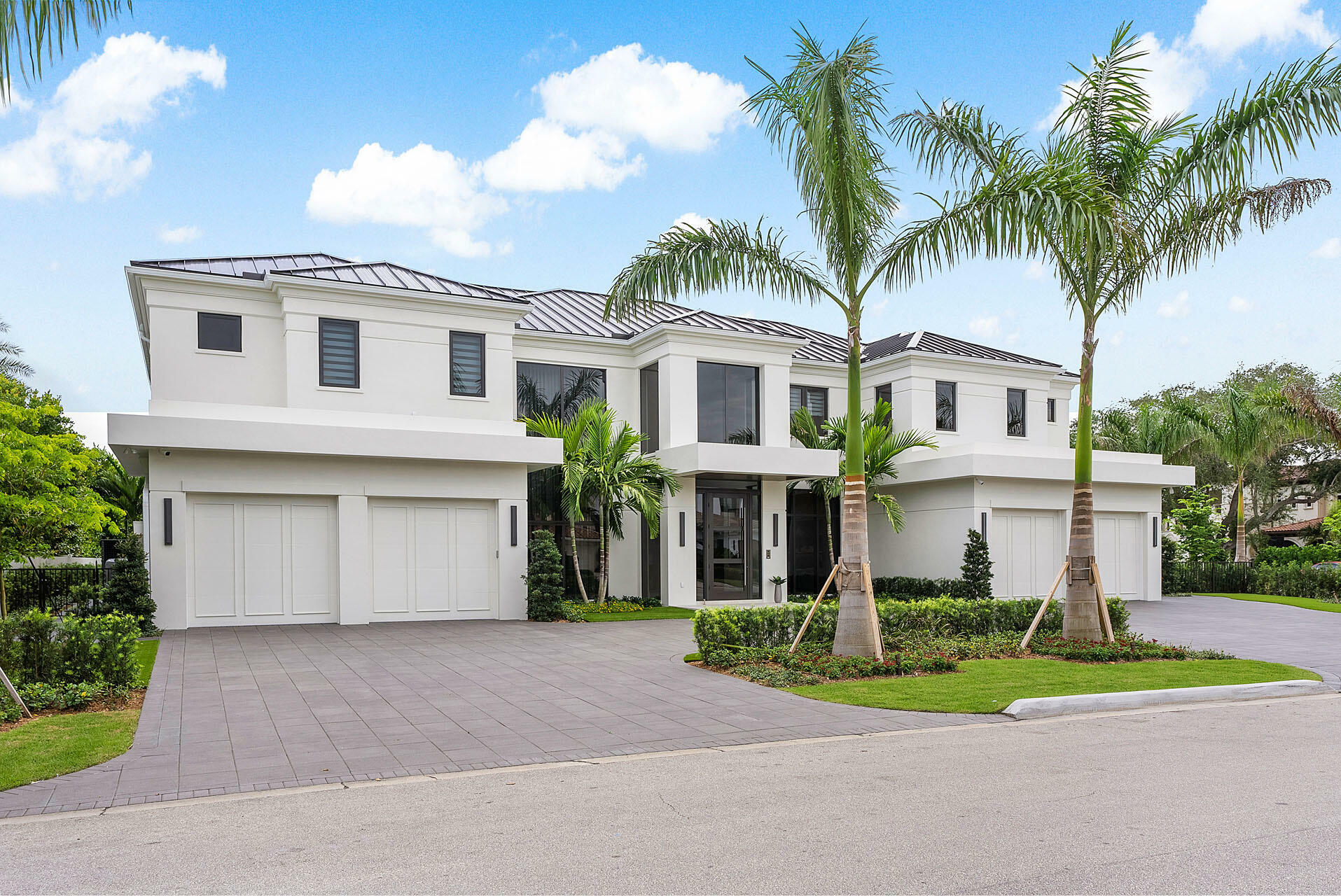 Property Photo:  484 Royal Palm Way  FL 33432 