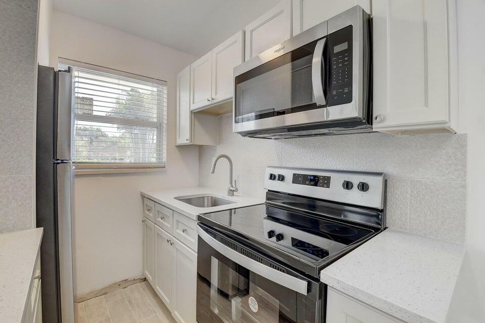 Property Photo:  525 S Broadway F  FL 33462 