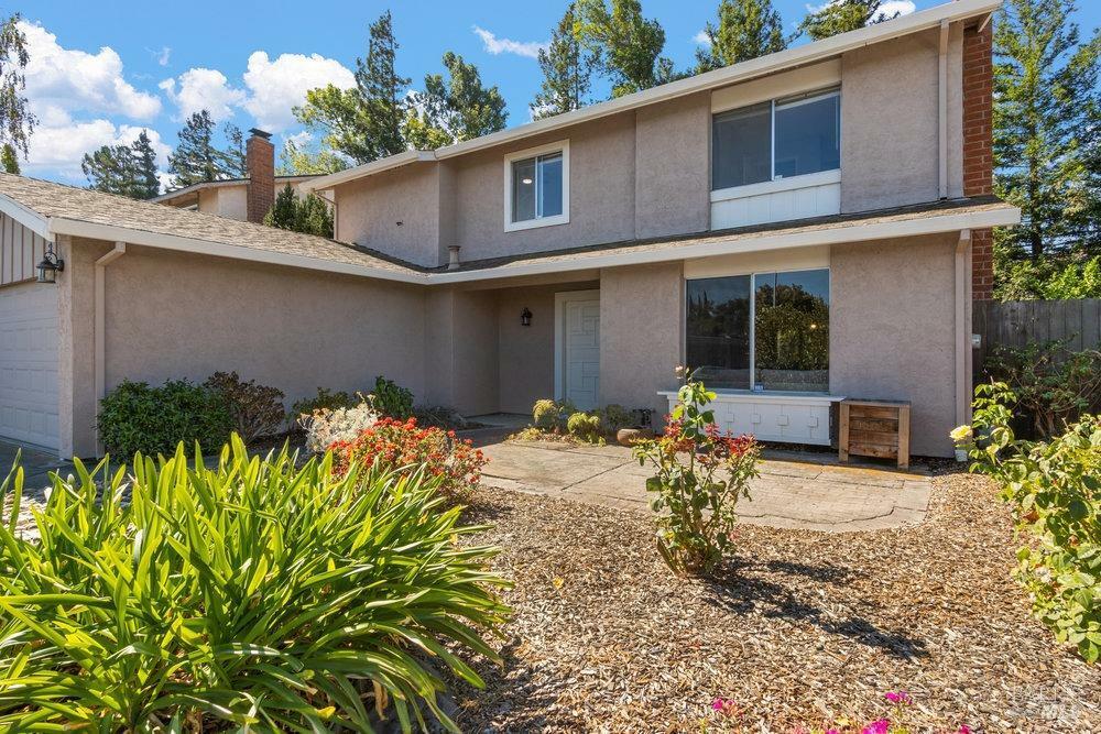 Property Photo:  586 Vecino Street  CA 94510 