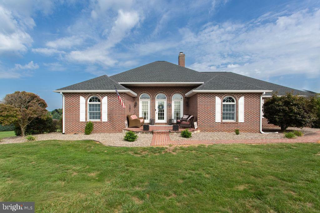 Property Photo:  6435 Greenbriar Circle  PA 17202 