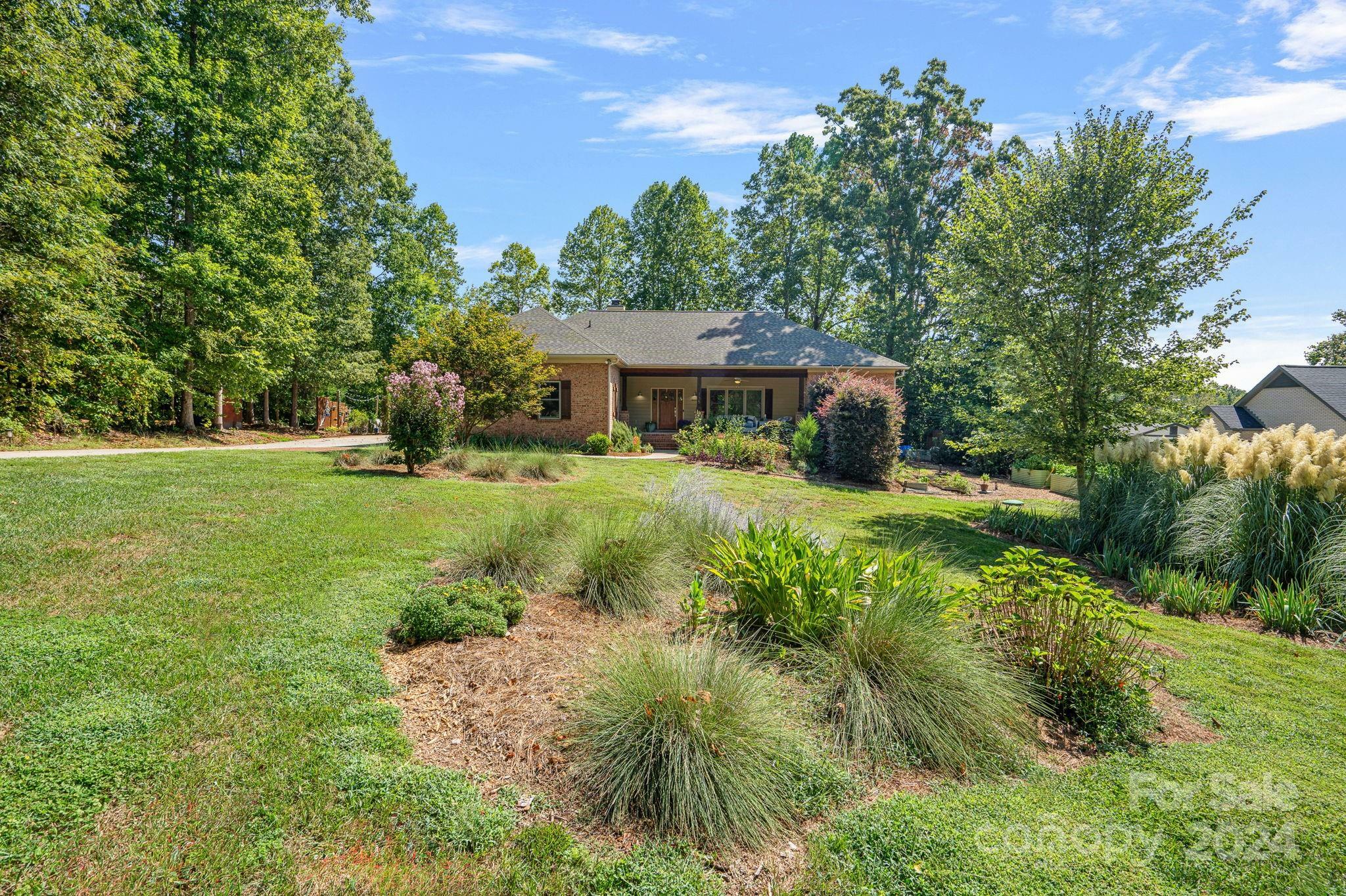 Property Photo:  135 Pondhaven Circle  NC 28117 