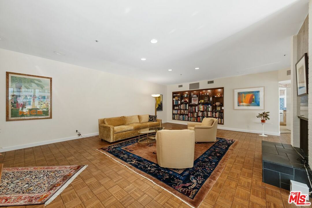 Property Photo:  10375   Wilshire Blvd 7D  CA 90024 