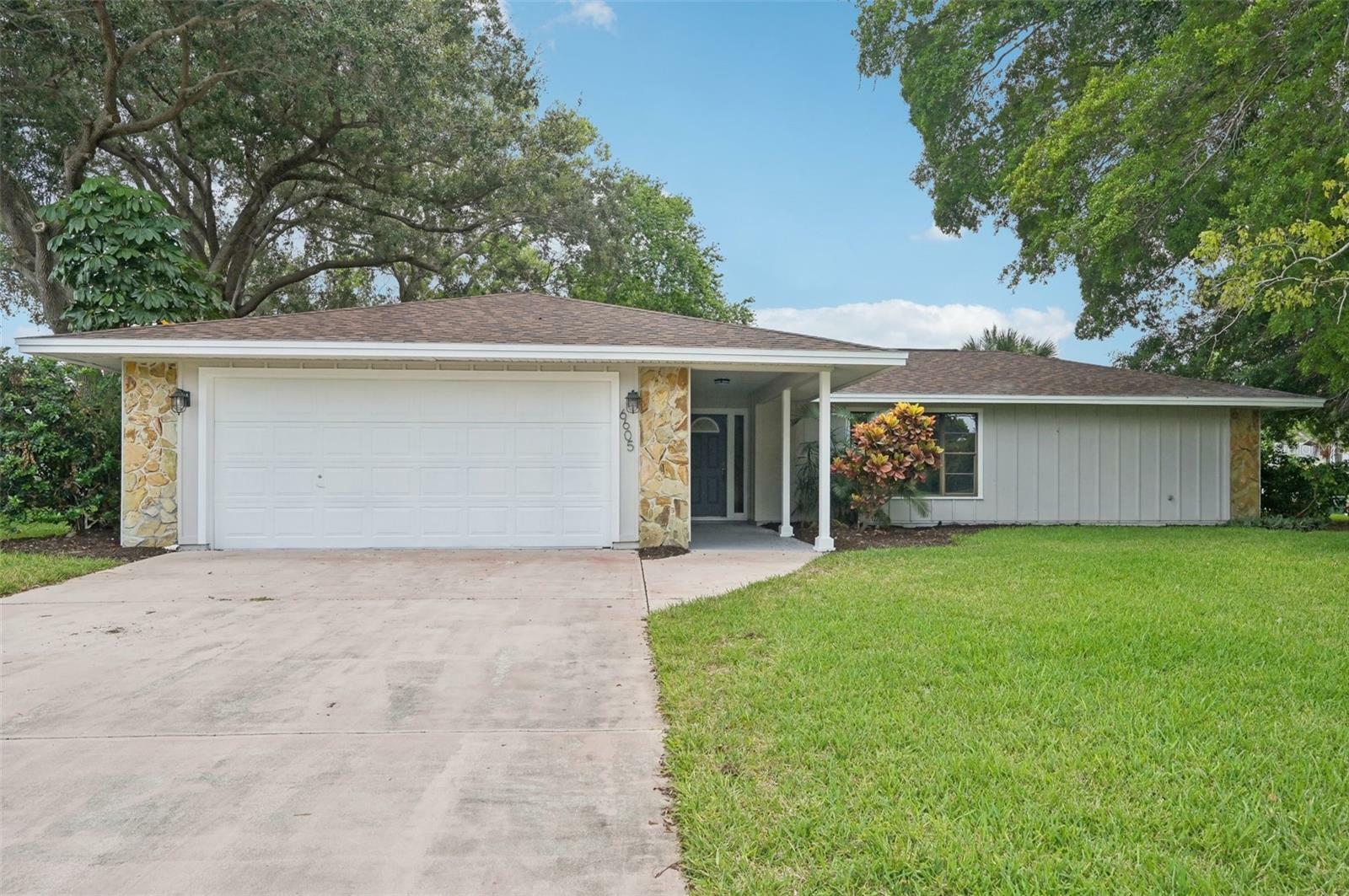 Property Photo:  6605 Pointe West Boulevard  FL 34209 