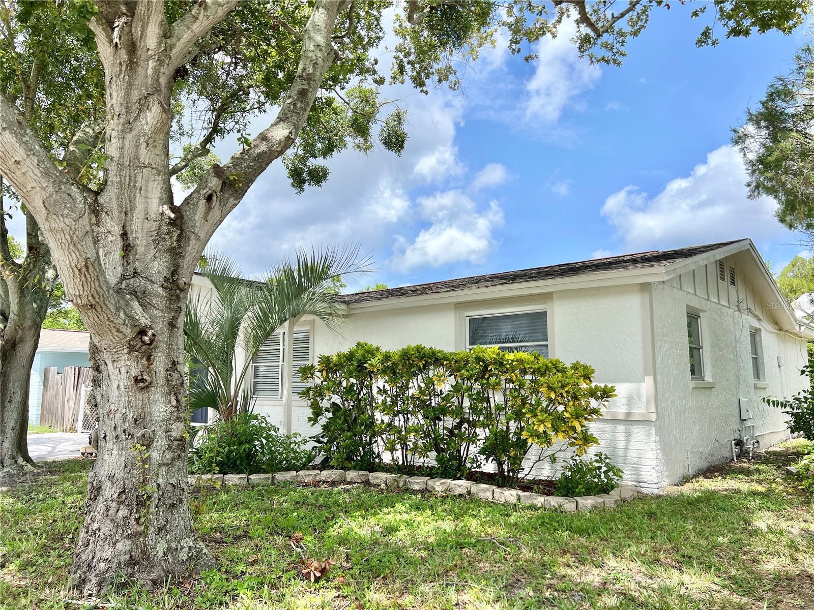 Property Photo: 3245 Bigelow Dr Drive FL 34691