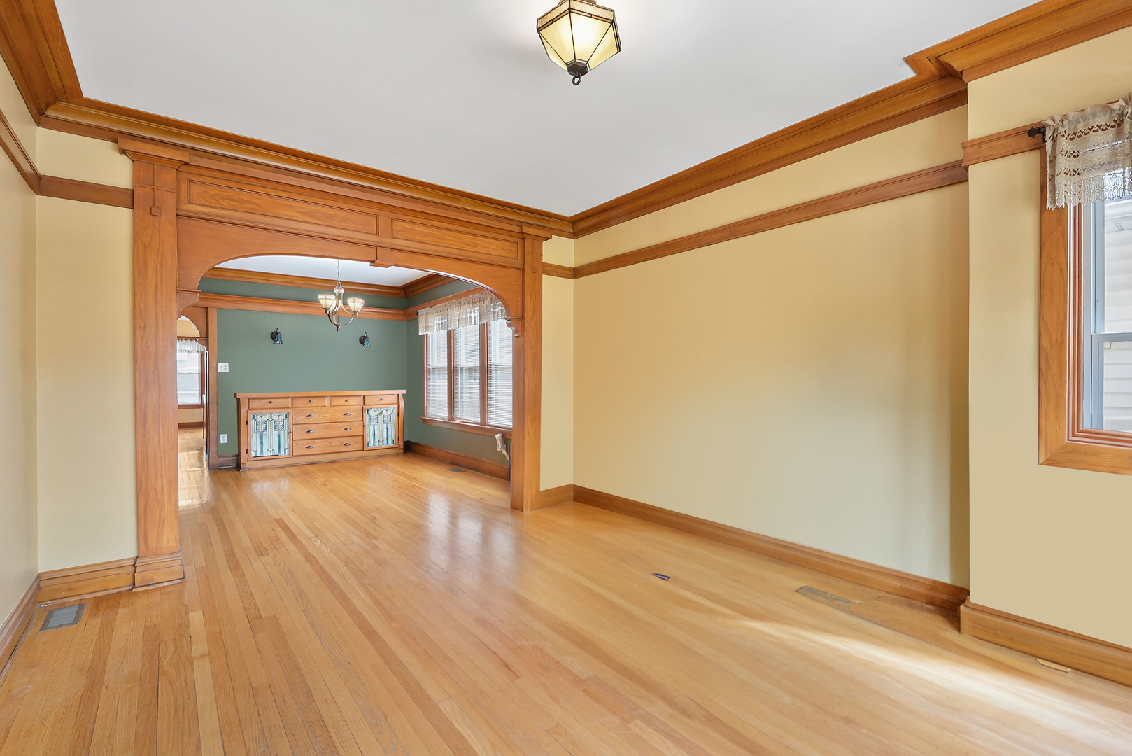 Property Photo:  2507 S Clarence Avenue  IL 60402 